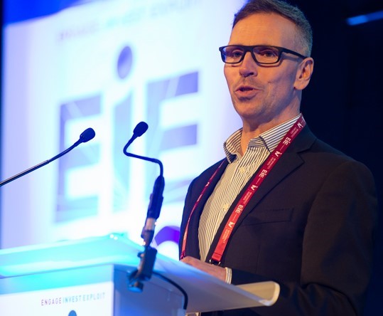 Image of Steve Ewing presenting