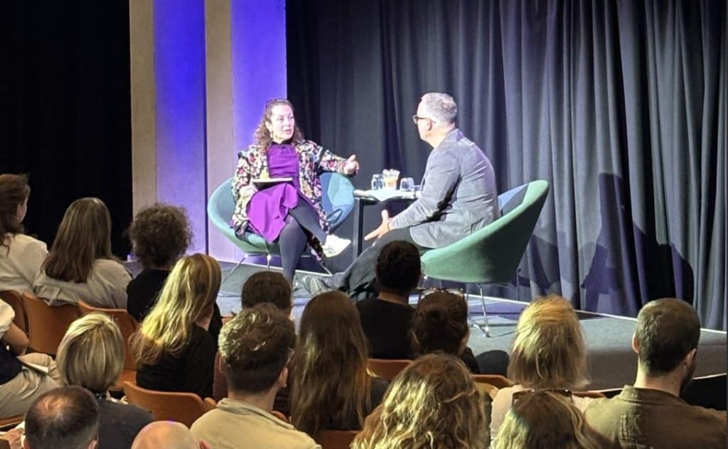 Photo of Beth Noveck in conversation wtih Oliver Escobar