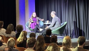 Photo of Beth Noveck in conversation wtih Oliver Escobar